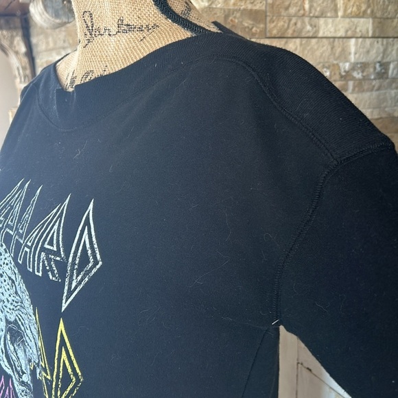 Def Leppard black graphic leopard boatneck sweatshirt rock band sweatshirt - Picture 5 of 16